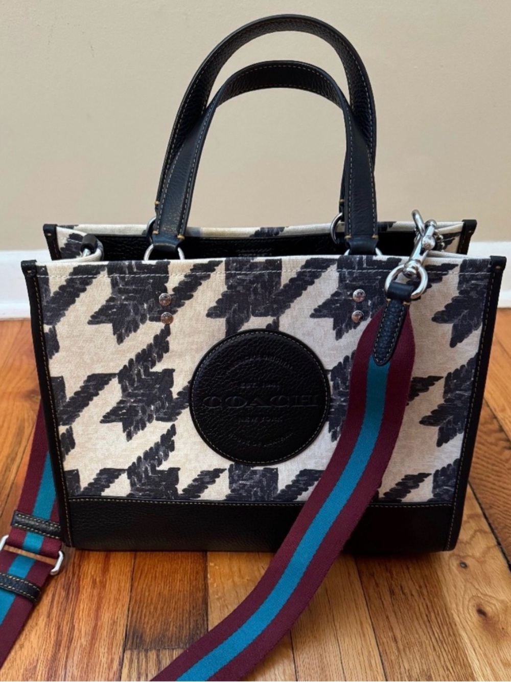 COACH CJ622 Black and Cream Dempsey Houndstooth Tote EUC